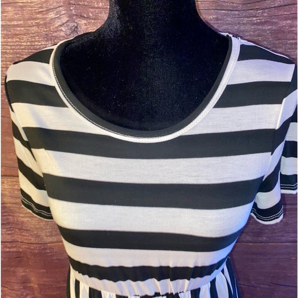Short Sleeve Stripe Midi Dress - Picture 5 of 7